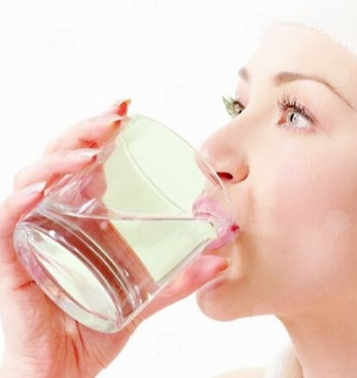 《一杯水的养生魔力：水是生命之源！ | 古义百草香灸，百草香灸的副作用和禁忌？》
